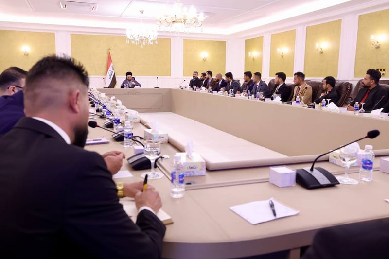 عند لقاء سماحة السيد عمار الحكيم  بعدد من قيادات مكتب الشباب المركزي في تيار الحكمة الوطني