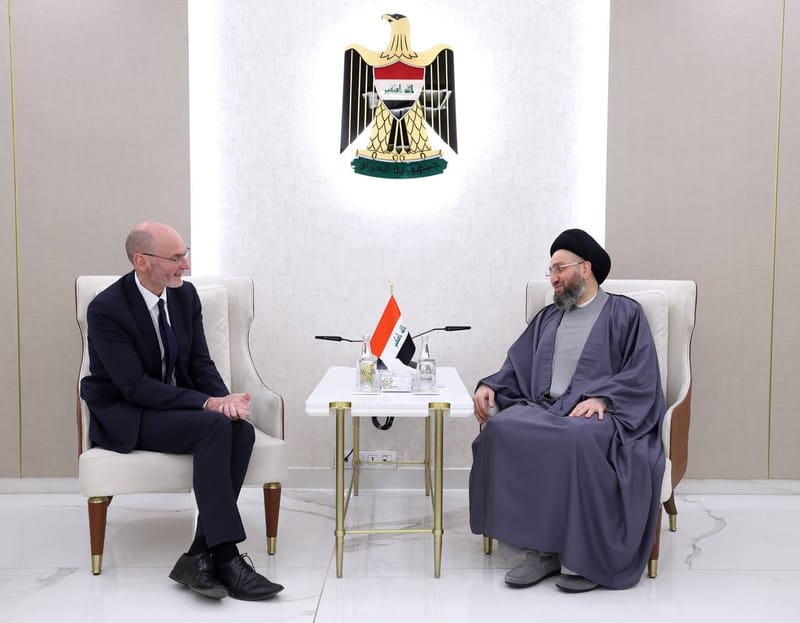 استقبل  سماحة السيد عمار الحكيم اليوم سعادة السفير البريطاني ستيفن تشارلز هيتشن بمناسبة انتهاء مهامه كرئيس لبعثة بلاده في العراق.