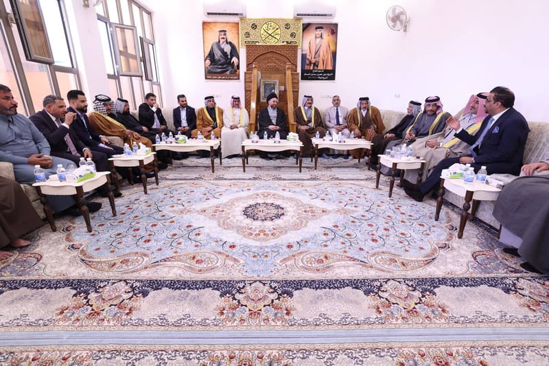 زار سماحة السيد عمار الحكيم  مضيف قبيلة العساف الطائية، مضيف جناب الشيخ عبد الرزاق المنهل،  والتقي بجمع من الشيوخ والوجهاء.