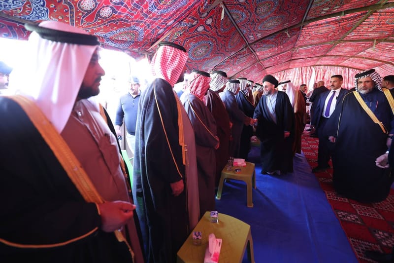 في مضيف أخينا المفضال جناب الشيخ كاظم عبد الله ياسين الدهيش  التقي سماحة السيد عمار الحكيم  عددًا من الشيوخ والوجهاء