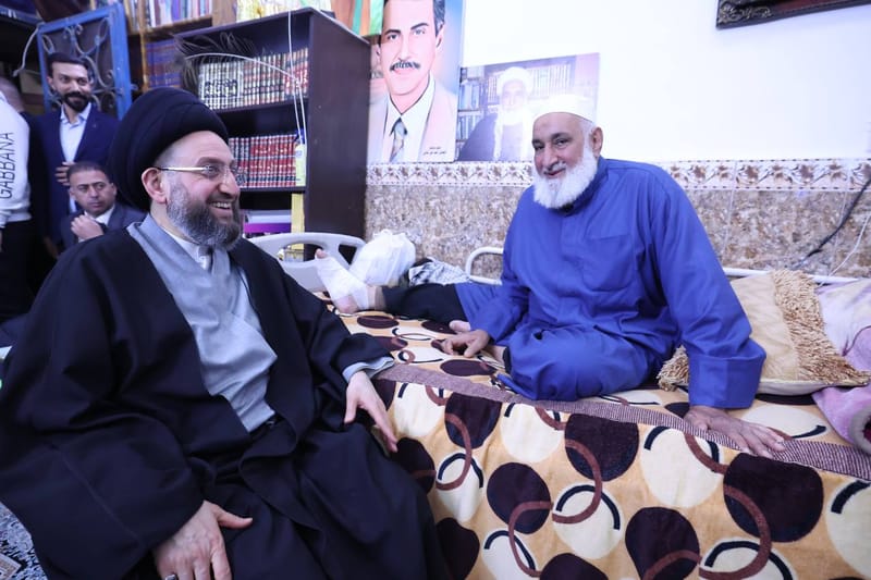 في ختام اليوم الثاني من جولة سماحة السيد عمار الحكيم  في محافظة البصرة، زار منزل جناب الشيخ يوسف العرزال للاطمئنان على صحته.