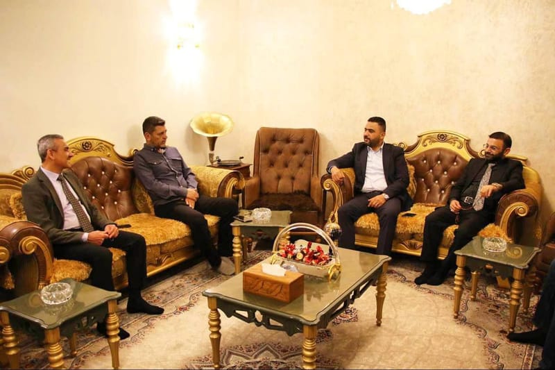 في أمسية رمضانية بمحافظة ديالى.. مسؤول اقليم شمال وغرب العراق الاستاذ وائل الاسدي يلتقي الدكتور الجامعي حميد الصريوي مع عدد من الاساتذة في مضيفه العامر، برفقته مسؤول تنظيمات المحافظة السيد أسعد الأعرجي.