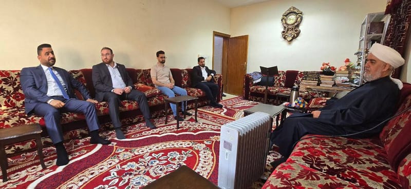 استقبل رئيس المجمع الفقهي في سامراء  الشيخ عز الدين الرفاعي ممثل سماحة السيد الحكيم (اعزه الله ) ومسؤول اقليم شمال و غرب العراق الأستاذ وائل الأسدي