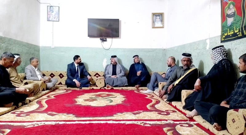 جانب من حضور مسؤول اقليم الجنوب السيد قصي الموسوي لمجلس فاتحة السيد شهد آل بوغنيمة الموسوي ناقلاً تعازي ومواساة وسلام سماحة السيد الحكيم لعائلته وذويه.