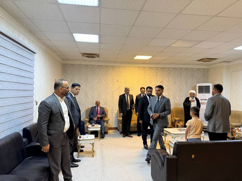 أمانة النجف الأشرف و بحضور السيد المحافظ الأستاذ يوسف كناوي، تستقبل المهنئين بحلول عيد الفطر المبارك في مقر تيار الحكمة الوطني في المحافظة.