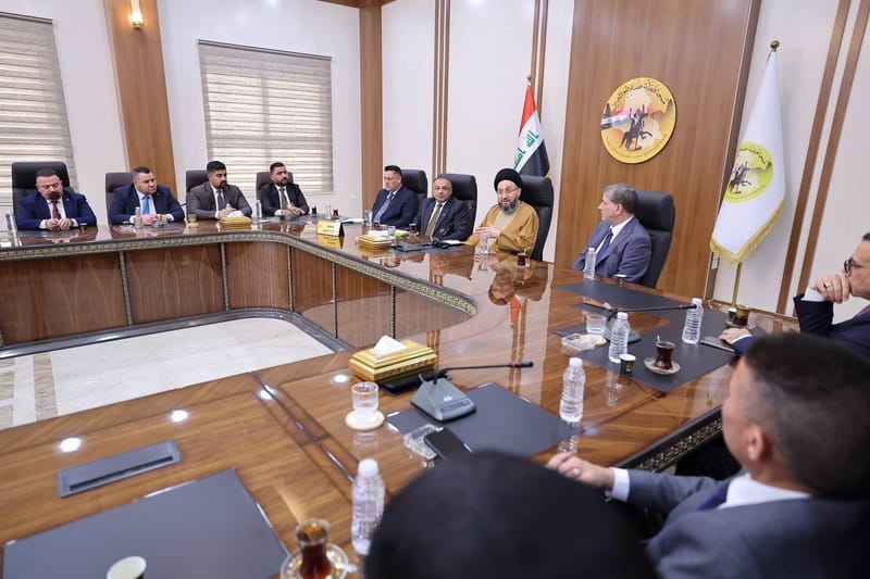 استهل سماحة السيد جولته في محافظة صلاح الدين بلقاء السيد المحافظ الأستاذ بدر محمود الفحل ونائبيه وعدد من أعضاء مجلس المحافظة ورؤساء الوحدات الإدارية ومدراء الدوائر الخدمية في المحافظة