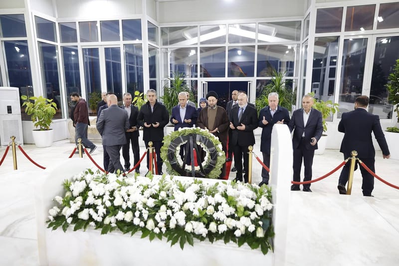 زيارة سماحة السيد عمار الحكيم إلى محافظة السليمانية،  وزا ر مرقد الفقيد الراحل الأستاذ مام جلال الطالباني (رحمه الله)، رئيس الجمهورية الأسبق