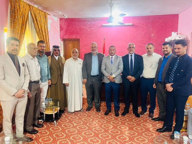 وفد تيار الحكمة الوطني في دائرة جنوب الديوانية برئاسة الحاج نجاح البديري يقدم التهاني لقائمقام قضاء عفك بمناسبة إدارته الجديدة للقضاء .