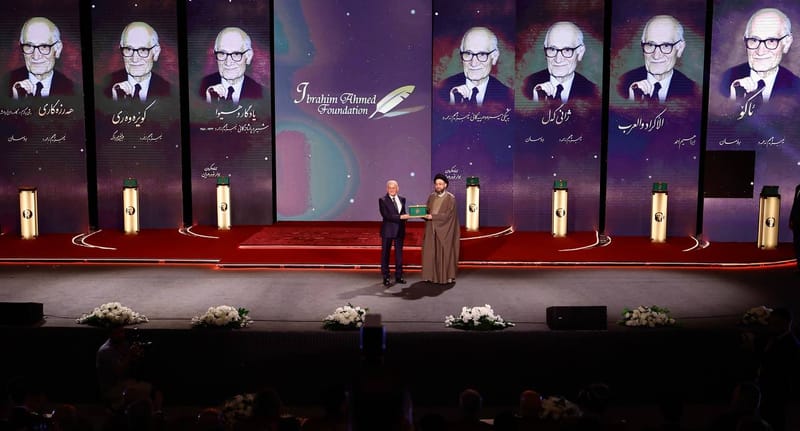 في محافظة السليمانية، وبحضور فخامة رئيس الجمهورية الدكتور عبد اللطيف جمال رشيد والأستاذ بافل طالباني رئيس الاتحاد الوطني الكردستاني، وجمع كبير من القادة والنخب، تسلم جائزة (بله الذهبية) تكريما للمواقف الوطنية لجدنا الإمام السيد محسن الحكيم (قدس سره الشريف)