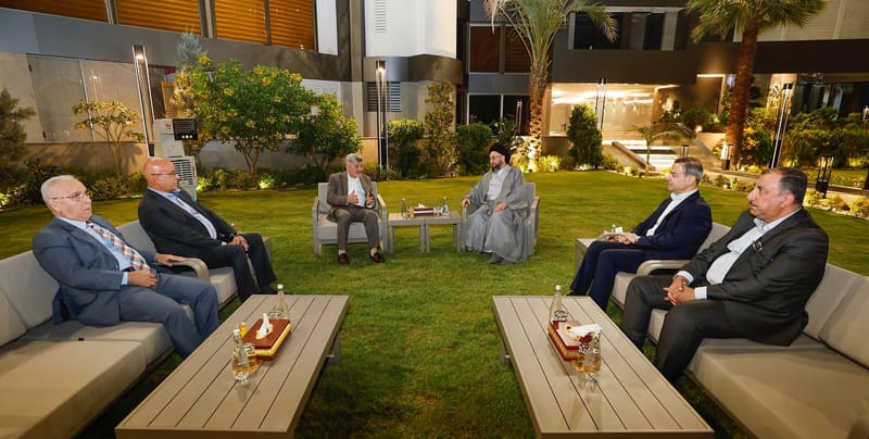 استقبل سماحة السيد عمار الحكيم  عدد من قيادات تجمع عراق المستقبل، الدكتور إبراهيم بحر العلوم وزير النفط الأسبق، ووزير الصحة الدكتور صالح الحسناوي، والدكتور علي الشكري رئيس هيئة المستشارين في رئاسة الجمهورية