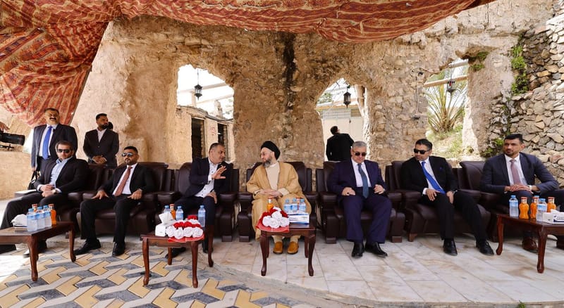 زار سماحة السيد رعمار الحكيم قضاء هيت في محافظة الأنبار، وبحضور سيادة النائب محمد مهند المحمدي، التقي سماحته جمعا من شيوخ ووجهاء هذا القضاء العزيز