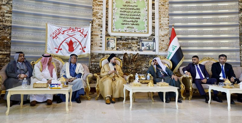 التقي سماحة السيد عمار الحكيم  جمعا من الشيوخ والوجهاء في مضيف البو عيسى، مضيف جناب الشيخ عبود خميس العيفان