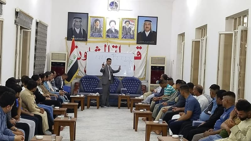 مسؤول إقليم الفرات الأوسط الأستاذ حيدر العويدي يلتقي جمعاً من قيادات دائرة الهندية والحسينية في مضيف قبيلة الثراون/ بني حسن