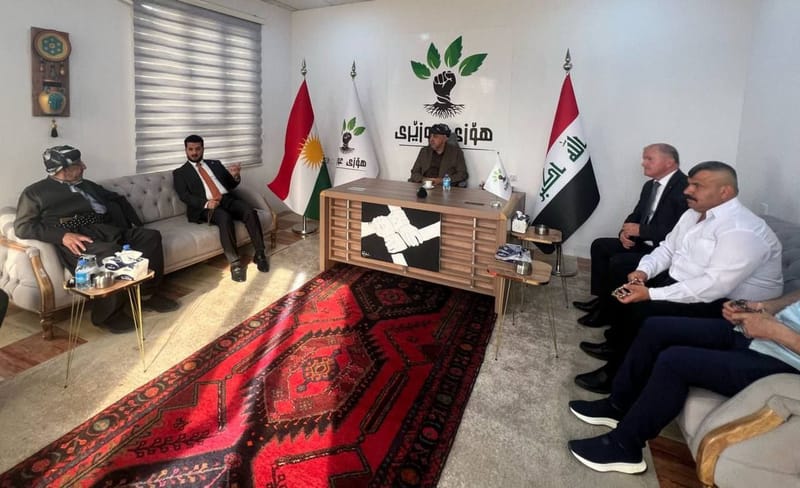 يزور الحاج دارا الحاج إبراهيم العزيري أحد وجهاء عشيرة عزيري، في إطار توطيد العلاقات الاجتماعية مع الشخصيات الفاعلة في محافظة السليمانية.