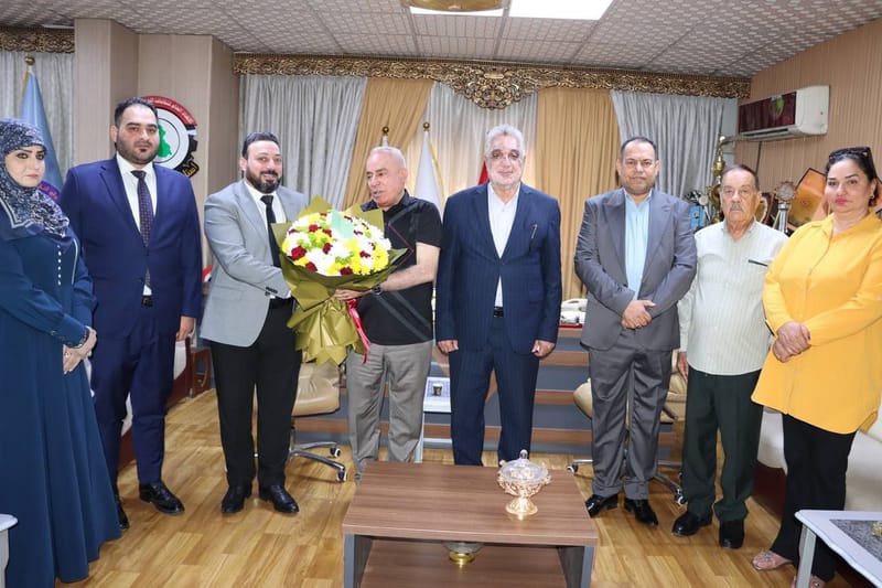 زيارة الأستاذ محمد الكناني مسؤول المكتب المهني والوفد المرافق له إلى اتحاد نقابات العمال وتقديم التهاني والتبريكات بمناسبة عيد العمال العالمي.