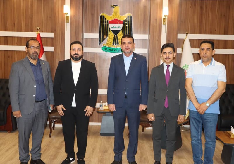 زار الاستاذ محمد الكناني مسؤول المكتب المهني محافظ ذي قار الاستاذ مرتضى الابراهيمي في ديوان المحافظة.