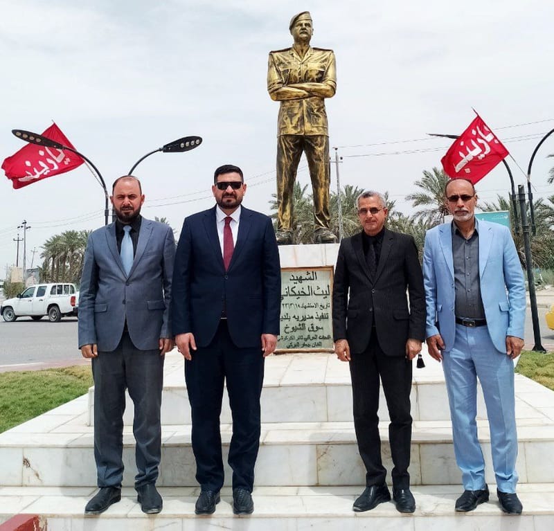 من ذي قار.. مسؤول اقليم الجنوب يزور قضاء سوق الشيوخ ويستذكر الشهيد ليث الخيگاني، أمام تمثاله في القضاء.