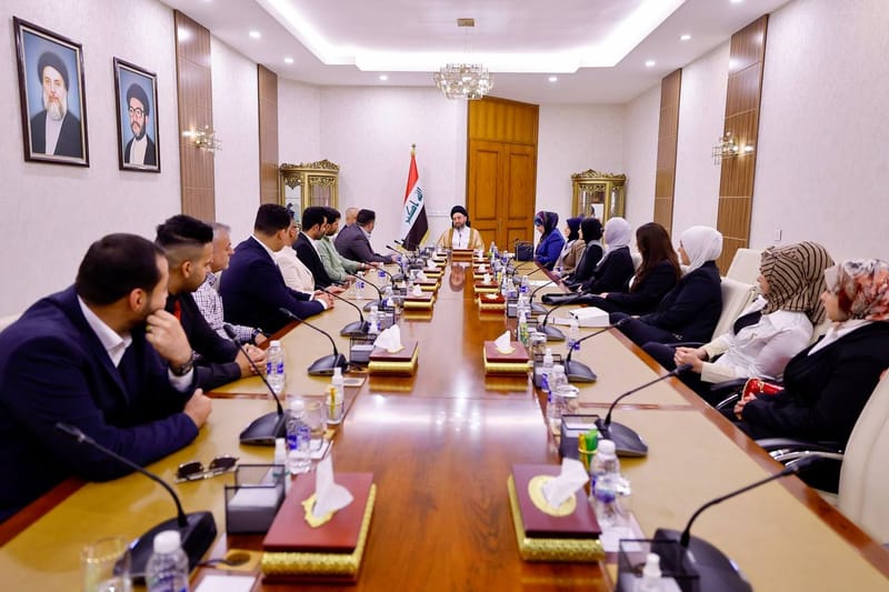 لقاء سماحة السيد عمار الحكيم وفد طلبة قسم اقتصاديات النفط والغاز في كلية العلوم الإدارية والمالية بجامعة الإمام الصادق (عليه السلام)