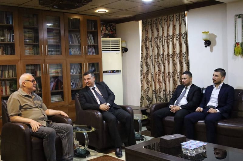 وفد من مكتب كركوك يزور النائب السابق والكاتب الأستاذ شوان الداودي في منزله، في لقاء بحث المستجدات السياسية  وسُبُل تعزيز التعاون الثقافي والفكري.