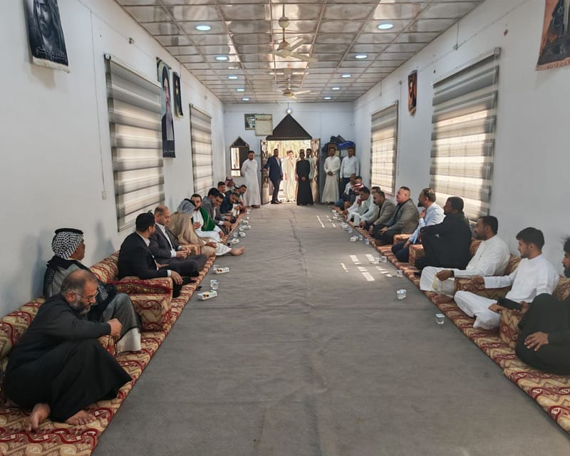 خلال جولته في محافظة المثنى.. السيد رضا الحكيم يزور مضيف الشيخ أبو عقيل العبساوي شيخ عشيرة آل عبس يُرافقه مسؤول أقليم الفرات الأوسط الأستاذ حيدر العويدي.