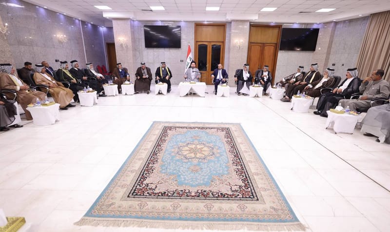 التقي سماحة السيد عمار الحكيم جمعًا من شيوخ ووجهاء عشيرة العميرات