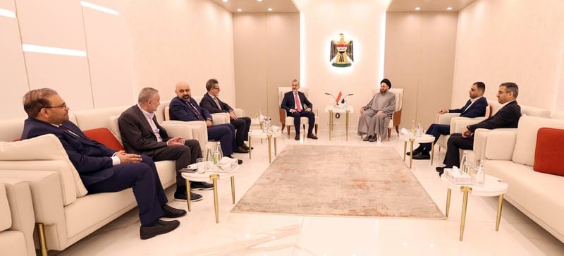 لقاء سماحة السيد عمار الحكيم وفدًا من مجلس أمناء هيئة الإعلام والاتصالات