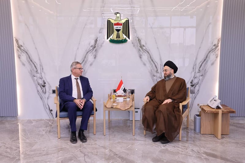 التقي سماحة السيد عمار  القائمَ بأعمال السفارة البريطانية، سعادة السيد روبن ميلتون