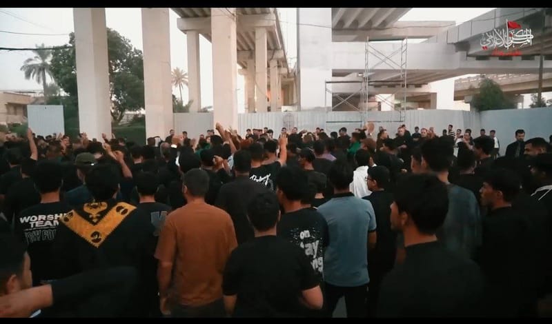 دخول الجماهير الحسينية الى العزاء المركزي في بغداد.