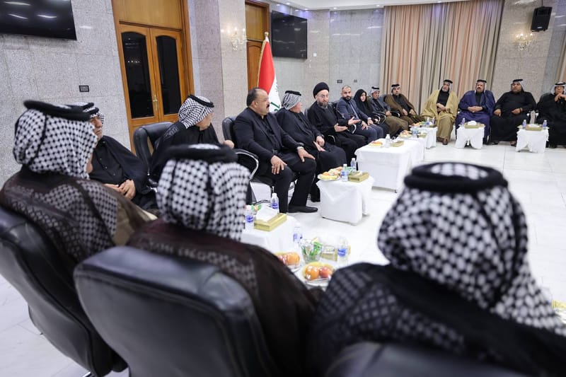 لقاء سماحة السيد عمار الحكيم  جمعٍ من شيوخ ووجهاء عشيرة الگريط، يتقدّمهم جناب الشيخ زهير الگريطي