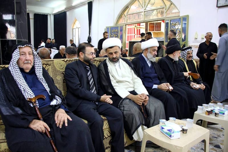 وفد تياري من محافظة ديالى برئاسة مسؤول تنظيماتها السيد أسعد الأعرجي يزور مجلس عزاء ذوي الأستاذ مزهر التميمي مدير الوقف الشيعي في المحافظة.