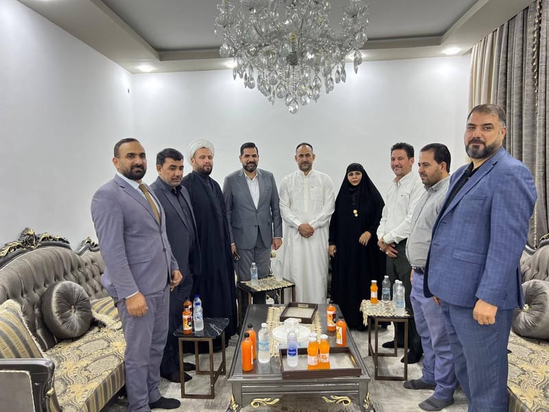 زار الأستاذ بشار الشموسي برفقة الشيخ حميد الكعبي، أمين تيار الحكمة الوطني في محافظة واسط والمساعد التنظيمي، منزل الحاج أبو لمى الشجيري في قضاء الصويرة.