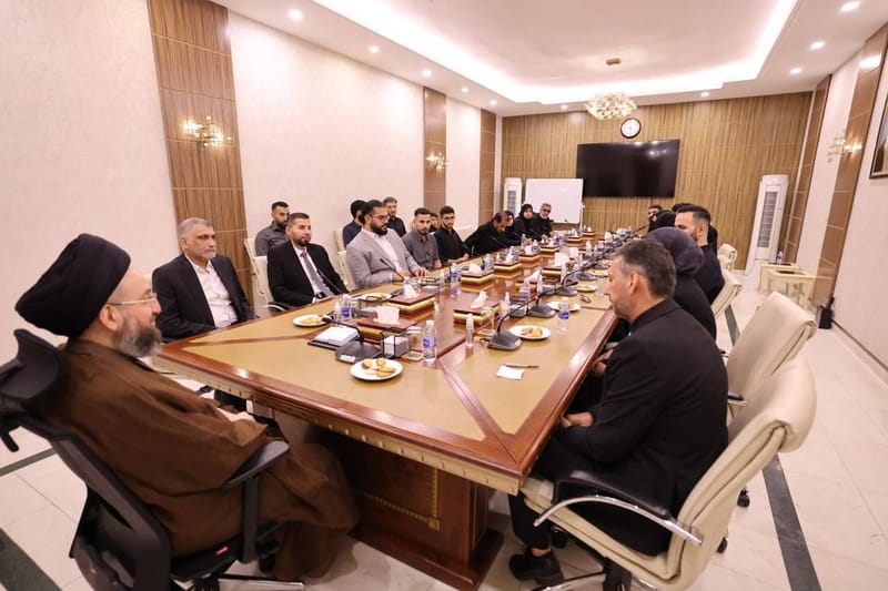 التقي سماحة السيد عمار الحكيم  عددًا من أبناء الجالية العراقية في عدد من دول العالم المختلفة، ممّن جاؤوا لأداء زيارة الأربعين.