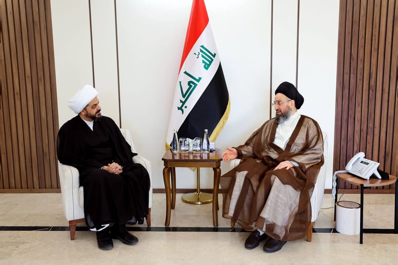 تبادل سماحة السيد عمار الحكيم  التهاني مع أخي سماحة الشيخ قيس الخزعلي، الأمين العام لحركة عصائب أهل الحق،