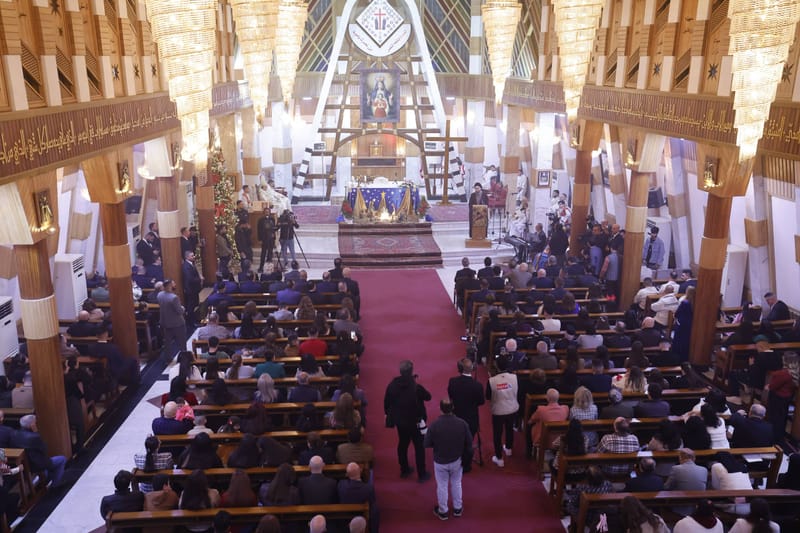 سماحة السيد الحكيم يحضر قداس كنيسة سيدة النجاة بعيد الميلاد المجيد