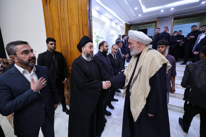 مكتب سماحة السيد الحكيم يقيم مجلس فاتحة على روح الإمام السيد الخامنئي