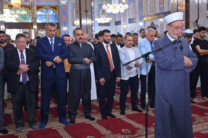 في أربيل.. مسؤول مكتب إقليم كردستان الأستاذ صباح الصالحي يشارك أبناء المحافظة أداء صلاة عيد الأضحى المبارك