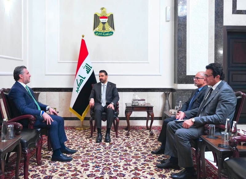 رئيس مجلس الوزراء يستقبل رئيس الجهاز التنفيذي لهيأة الإعلام والاتصالات
