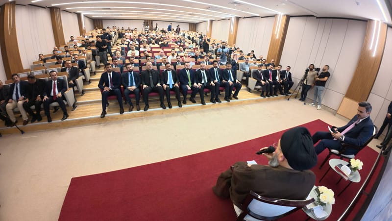 سماحة السيد الحكيم يزور دار الأنبار للثقافة ويلتقي جمعا من النخب الأكاديمية