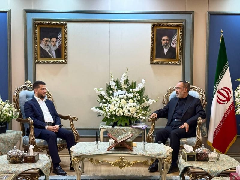 مسؤول مكتب إقليم كردستان يزور القنصل الإيراني في أربيل لتقديم العزاء بوفاة والدته