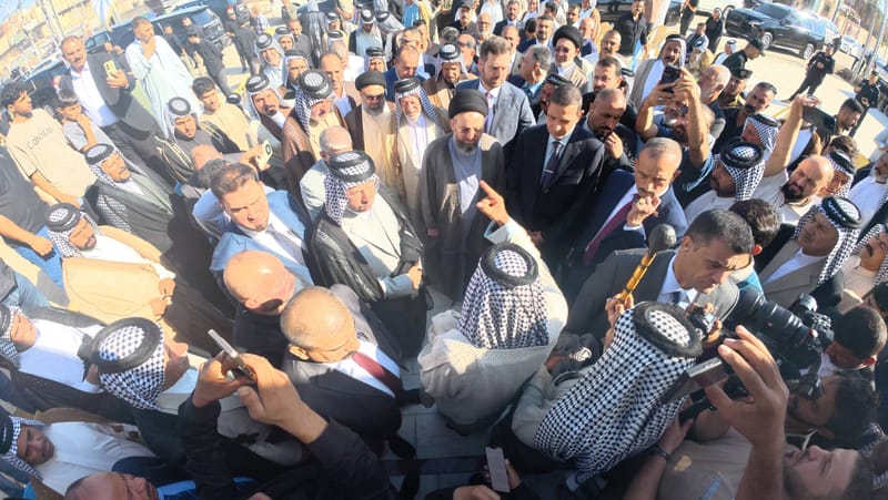 سماحة السيد الحكيم يستهل زيارته للديوانية بزيارة مضيف آل غانم
