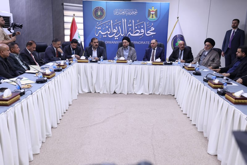 سماحة السيد الحكيم يزور ديوان محافظة الديوانية ويلتقي حكومتها المحلية