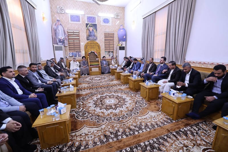 من الديوانية.. سماحة السيد الحكيم يزور مضيف الشيخ هشام تكليف الجبوري ويلتقي جمعًا من الشيوخ والوجهاء