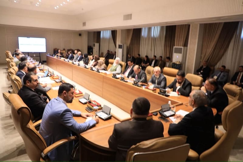 وزير المالية يترأس اجتماعاً موسعاً لمتابعة مخرجات إعداد موازنة البرامج والأداء