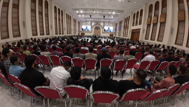 سماحة السيد الحكيم يلتقي جمعا من القيادات التنظيمية في مدينة الصدر ببغداد