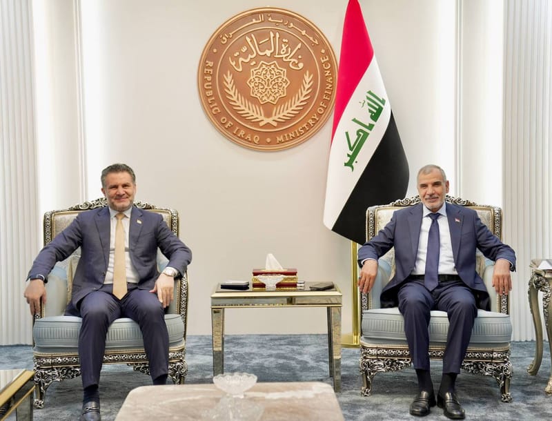 وزير المالية ورئيس الجهاز التنفيذي لهيأة الإعلام يبحثان  تنمية الإيرادات وفتح آفاق استثمارية في قطاع الاتصالات