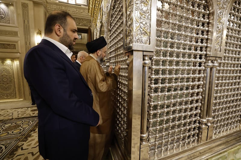 سماحة السيد الحكيم يزور مسجد ومقام السيدة زينب (عليها السلام) في القاهرة