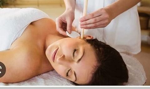 Ohrkerzen Behandlung mit Gesichts Lymphdrainage