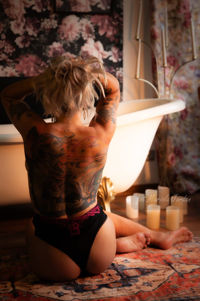 Kobiece sesje zdjęciowe w studio – odkryj swoją siłę i piękno