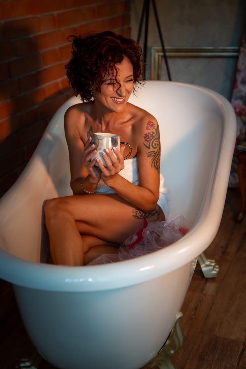 Kobiece sesje zdjęciowe w studio – odkryj swoją siłę i piękno