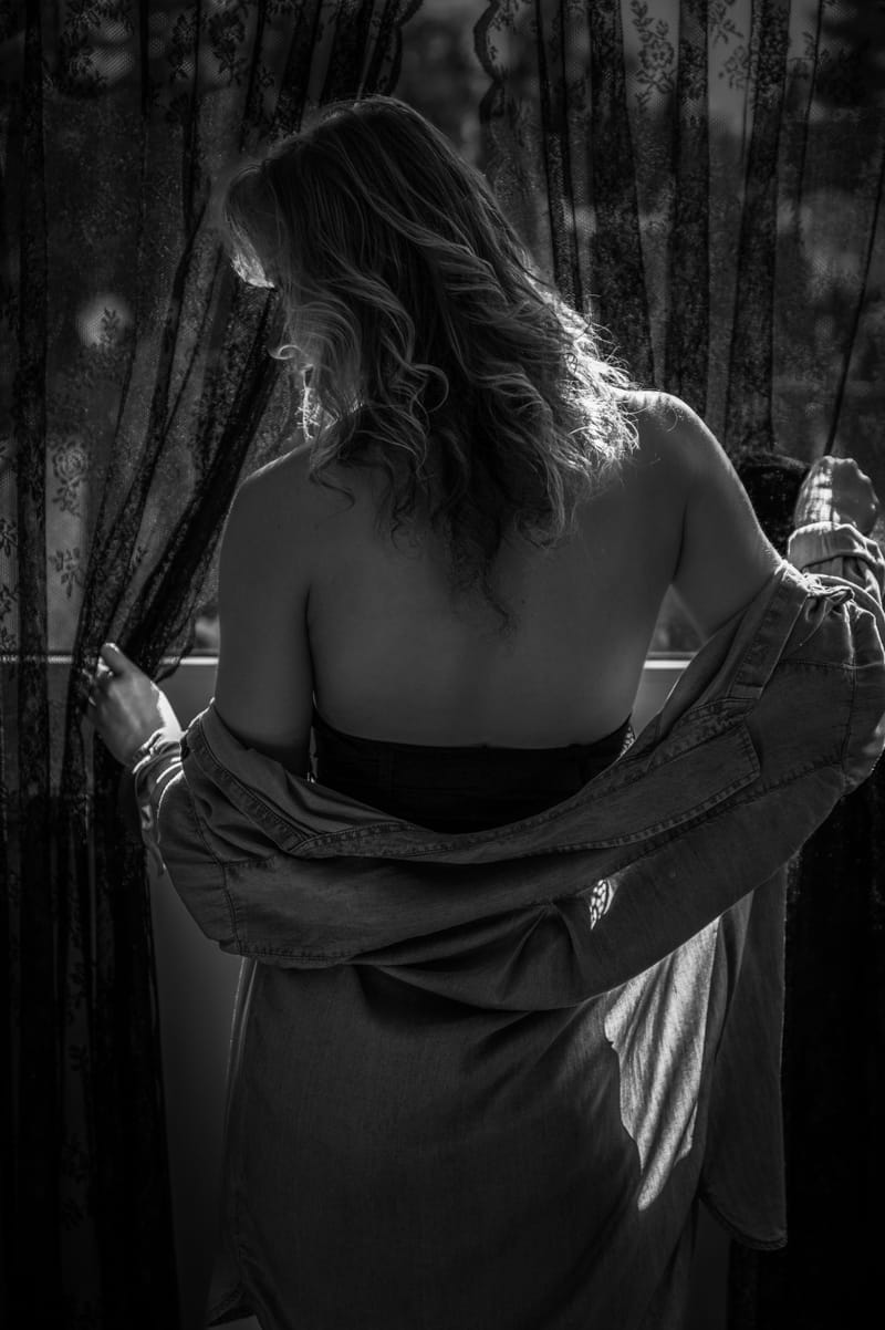 Kobiece sesje zdjęciowe w studio – odkryj swoją siłę i piękno